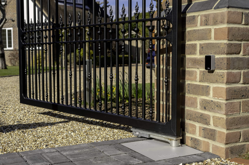 Gate access control and intercom equipment for an electric gate