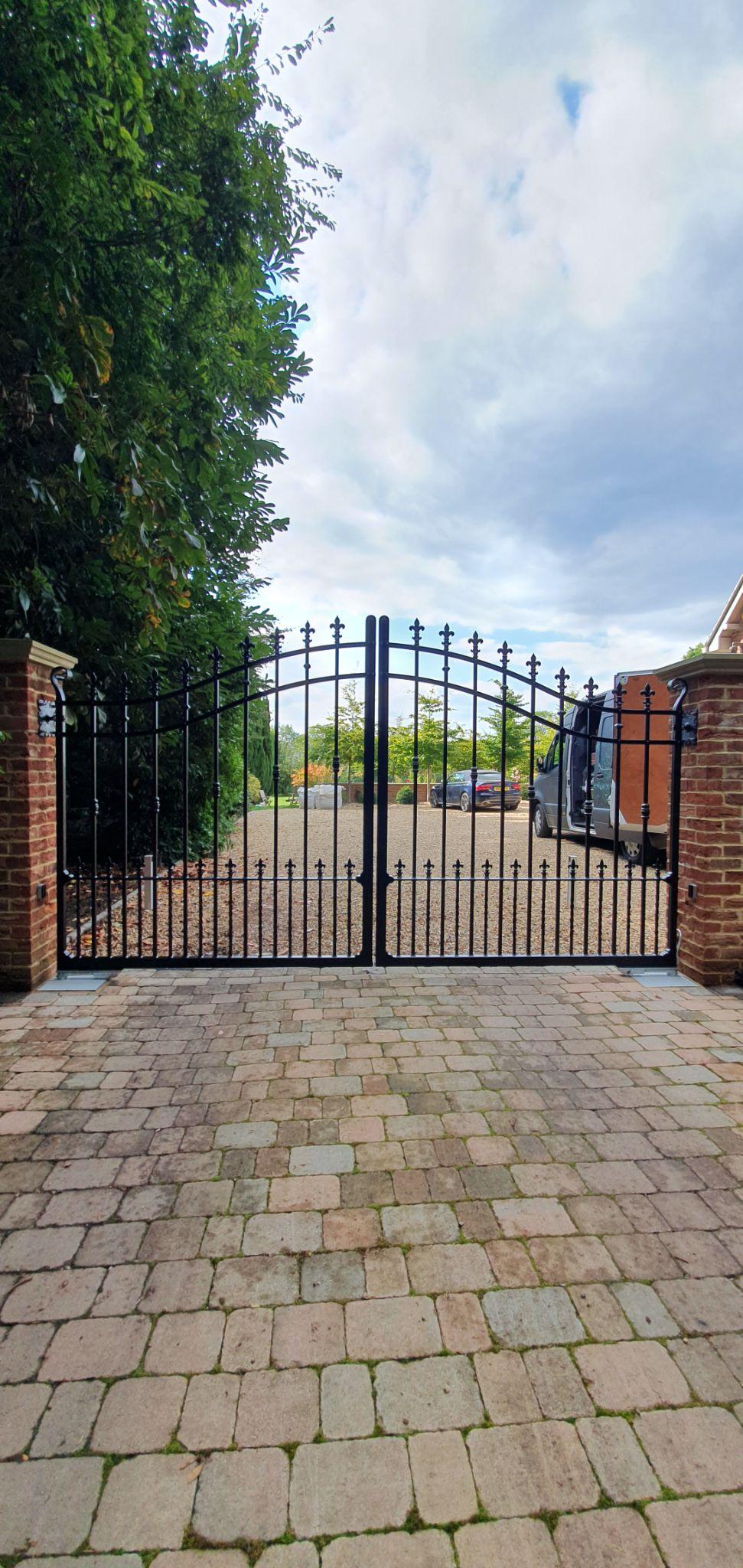 Ardingly electric gates — made to measure, installed in Sussex